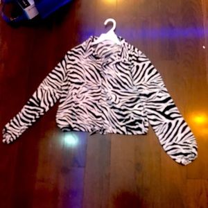 This is a over top shirt. 💝